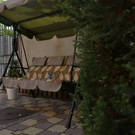 Апартаменты Collosal With Garden *