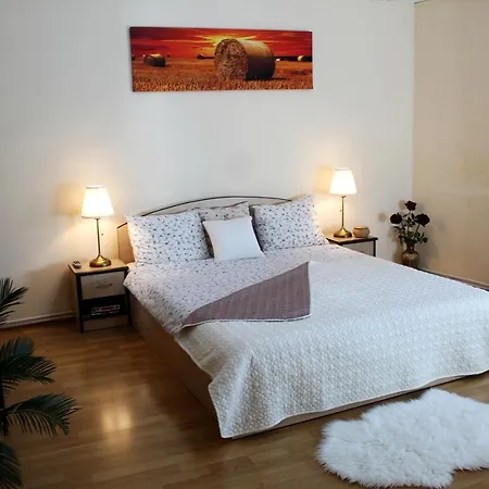 Collosal With Garden Apartmán *