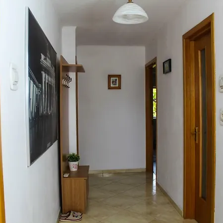 Collosal With Garden Daire Bükreş