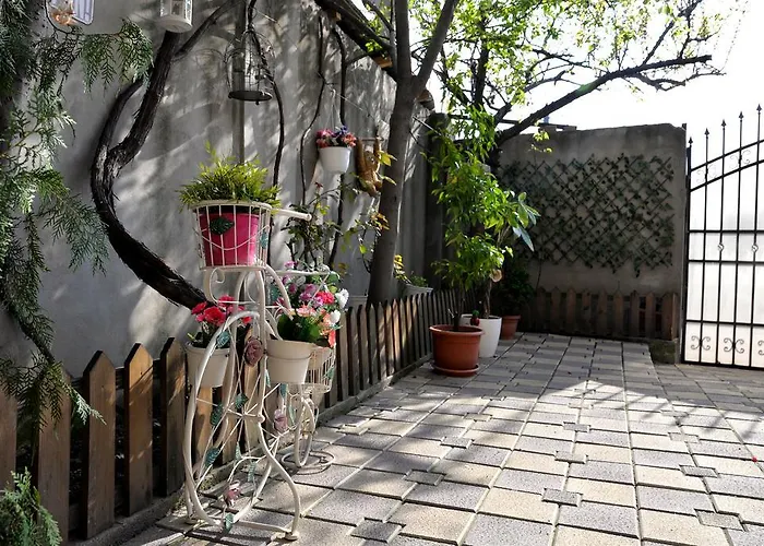 Collosal With Garden Apartman *