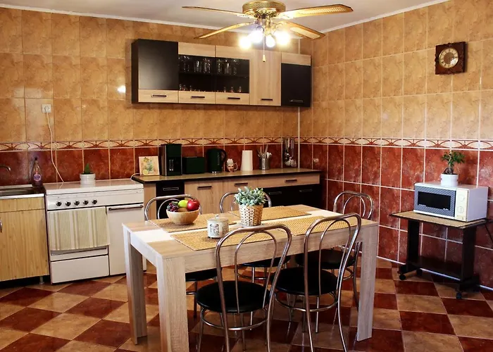 Collosal With Garden Апартаменты