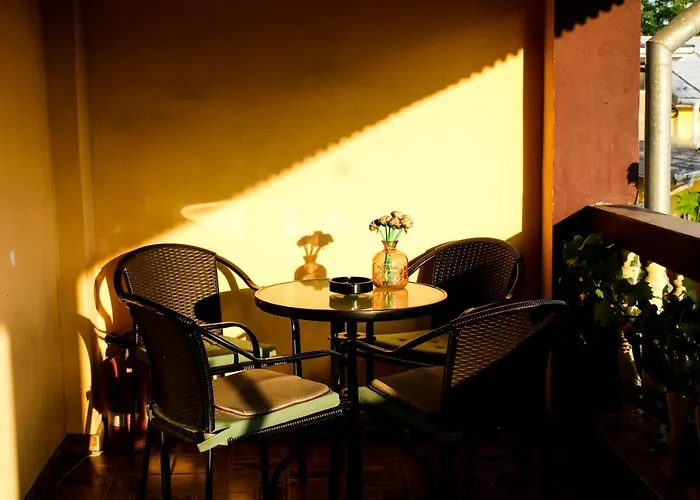 Collosal With Garden Bukarest