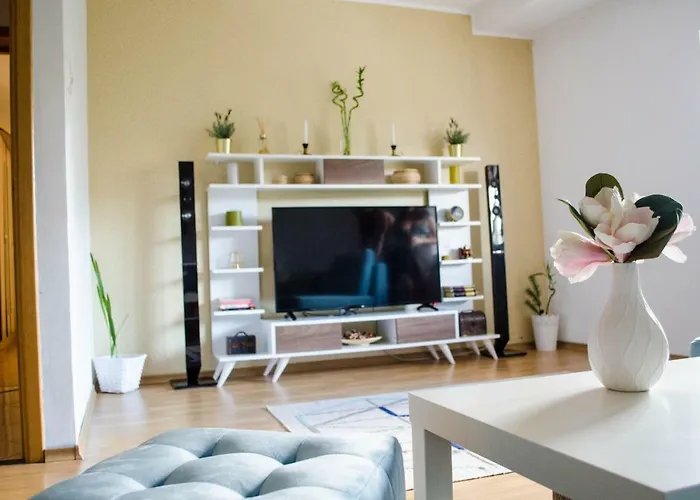 Collosal With Garden Bukarest