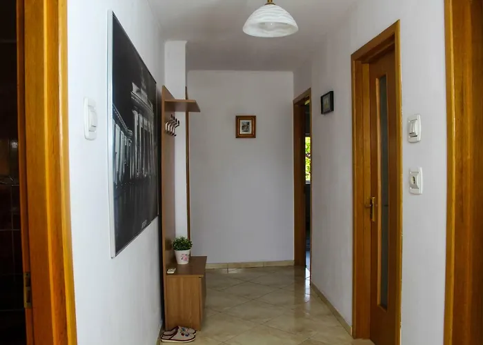 Collosal With Garden Apartment Bukarest