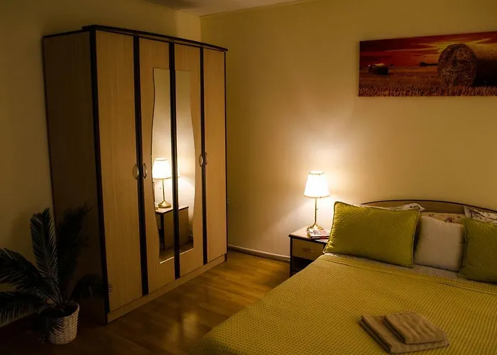 Collosal With Garden Бухарест