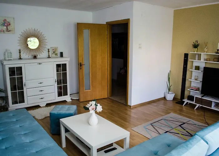 Collosal With Garden Apartman