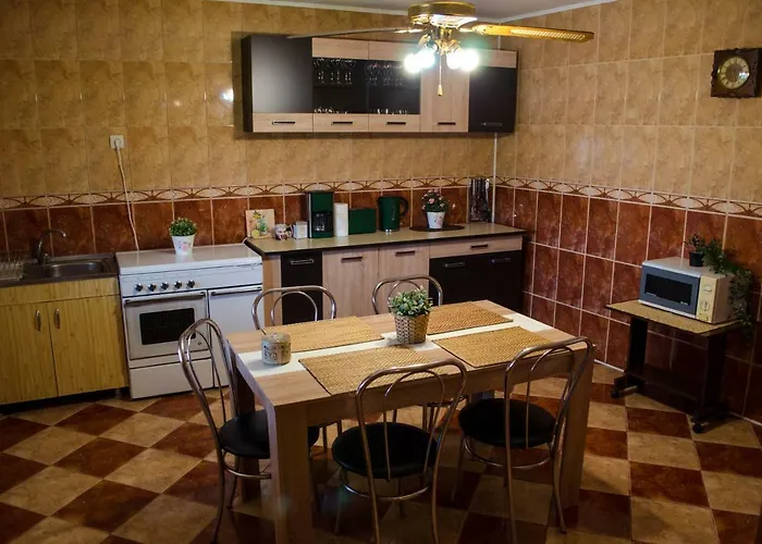 Collosal With Garden * Bukarest