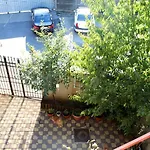 Collosal With Garden * Bukarest