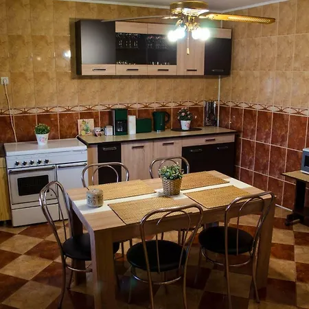 Collosal With Garden * בוקרשט