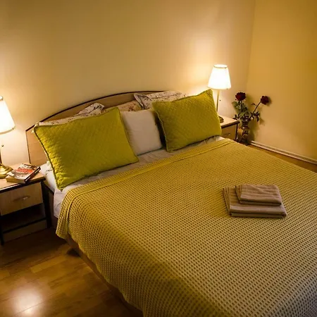 Collosal With Garden Διαμέρισμα Βουκουρέστι