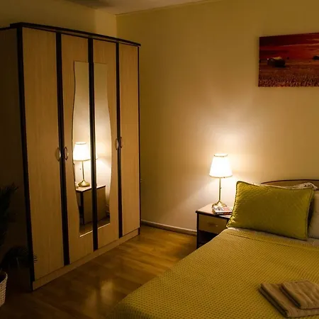 Collosal With Garden Βουκουρέστι